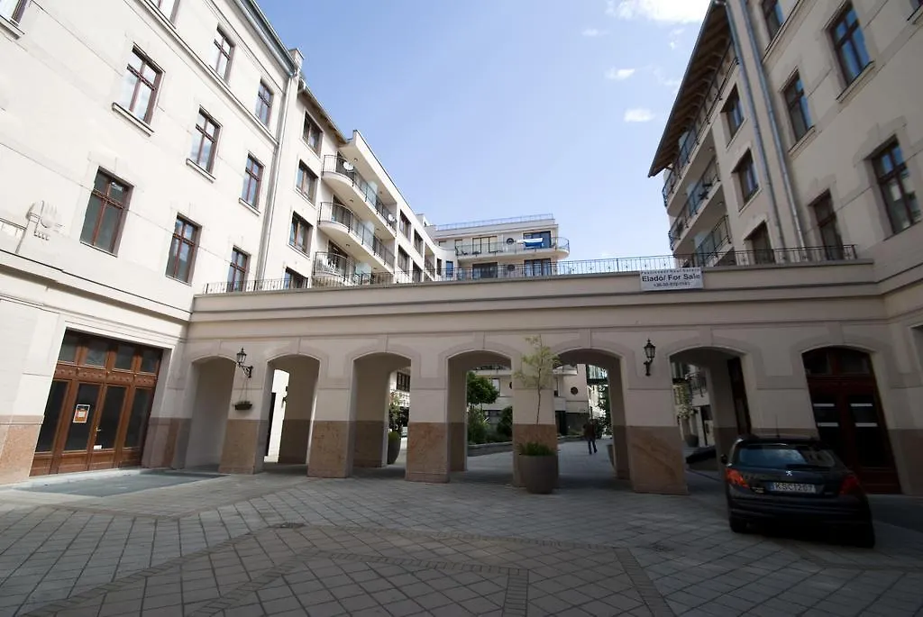 Gozsdu Spacious Apartment ブダペスト